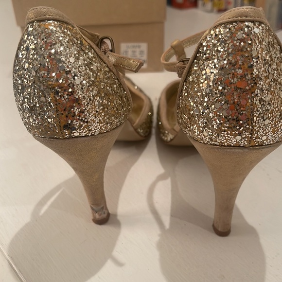 Gold Sparkle T-Srap Heels - Picture 5 of 9